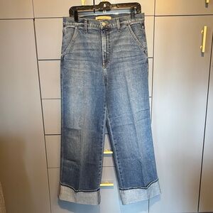 Joe’s jeans with front slash pockets and back patch pockets. Size 30